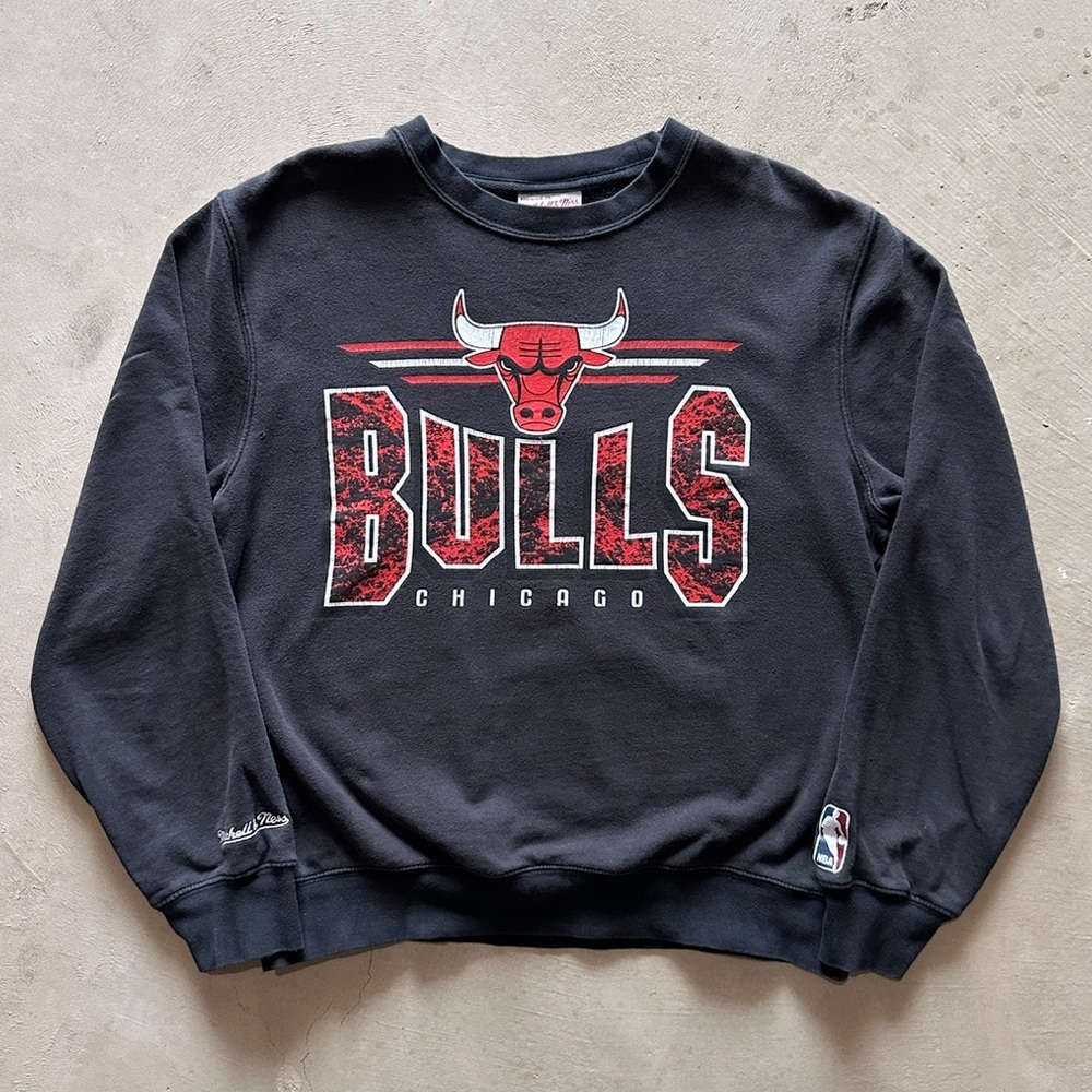 chicago bulls black crewneck sweatshirt